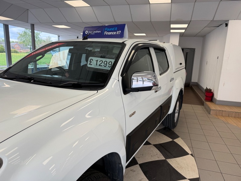 Isuzu Rodeo D-max White #13