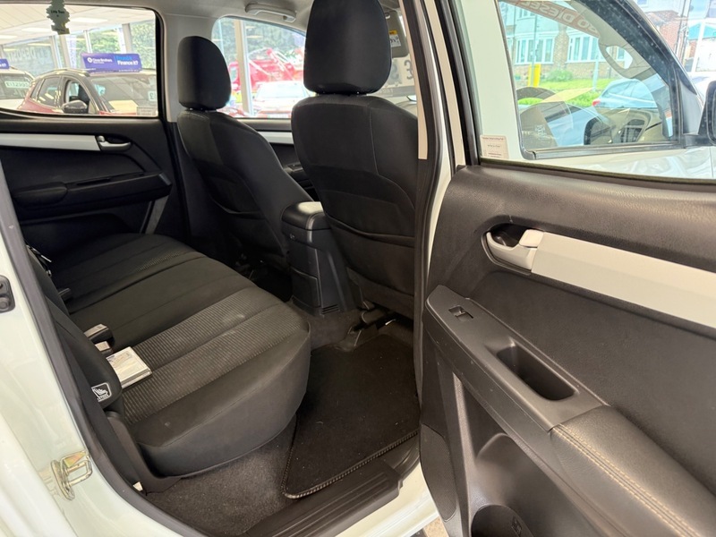 Isuzu Rodeo D-max White #26