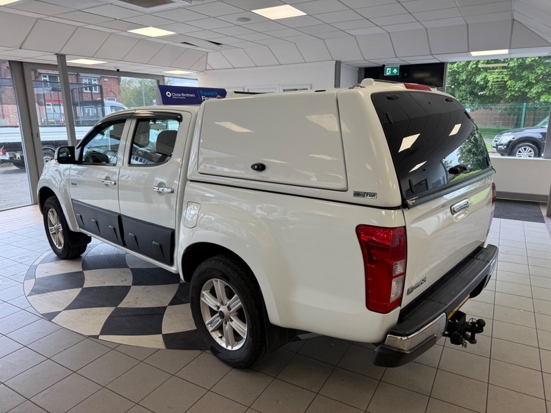 Isuzu Rodeo D-max White #7