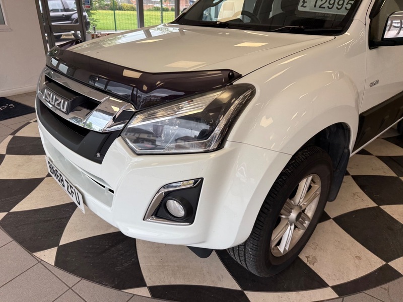 Isuzu Rodeo D-max White #10