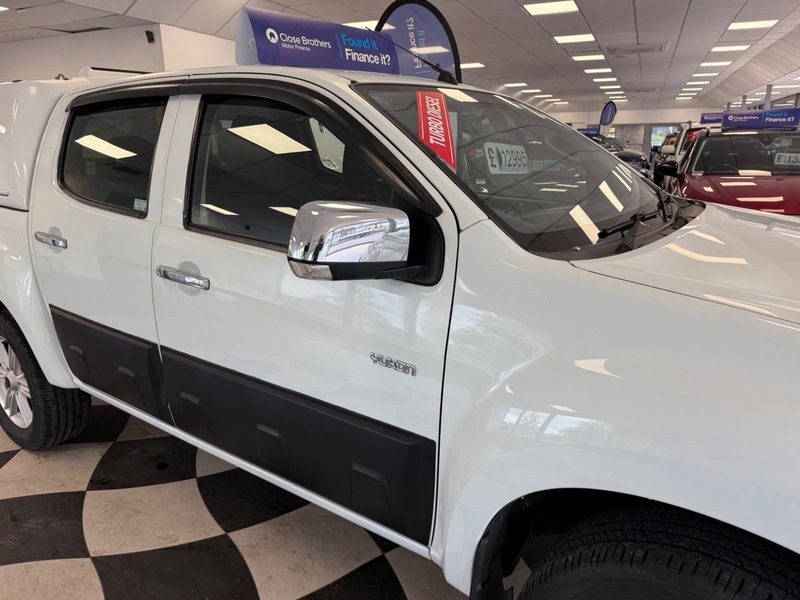 Isuzu Rodeo D-max White #9