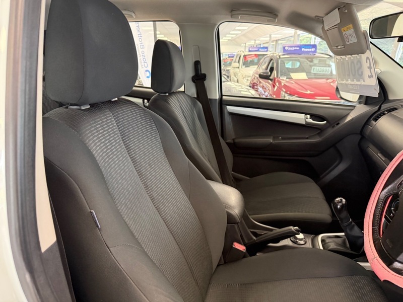 Isuzu Rodeo D-max White #19