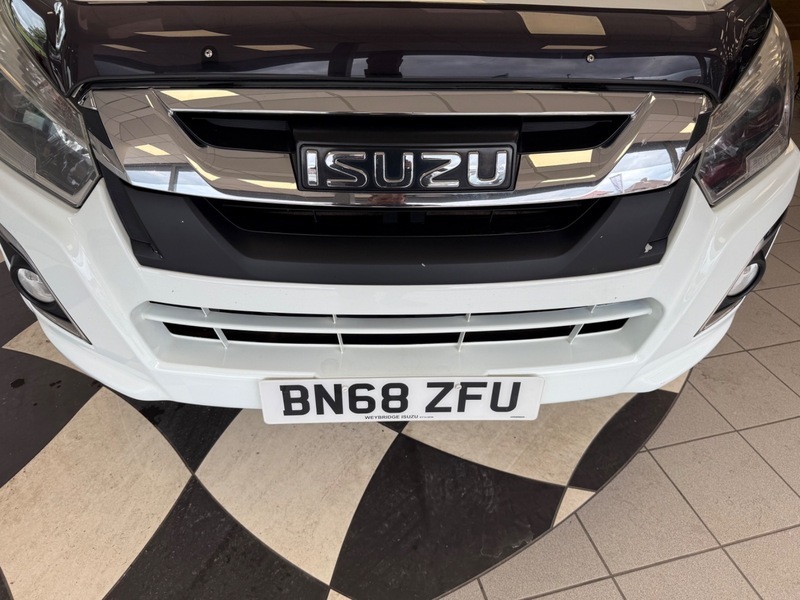 Isuzu Rodeo D-max White #11
