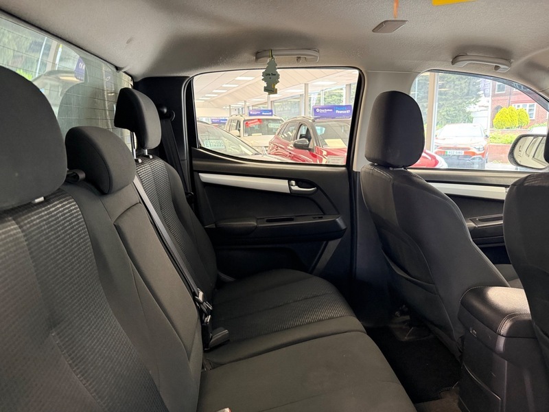 Isuzu Rodeo D-max White #29