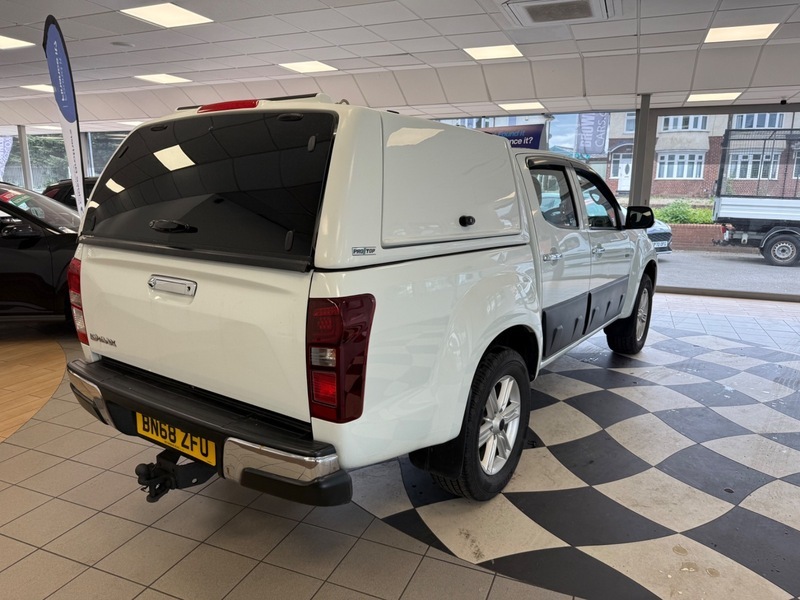 Isuzu Rodeo D-max White #5