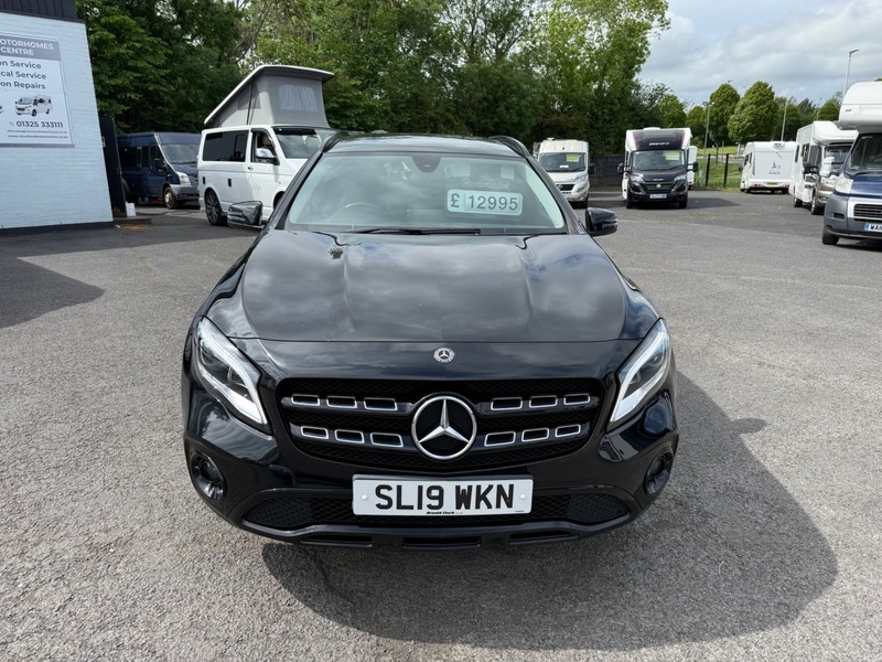 Mercedes-Benz GLA Class Gla 180 Urban Edition SL19WKN Black #2