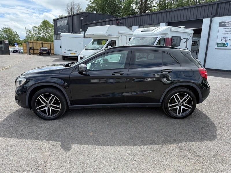 Mercedes-Benz GLA Class Gla 180 Urban Edition SL19WKN Black #6