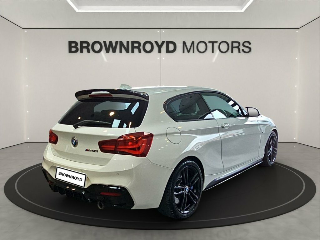 BMW 1 Series 3L Shadow Edition FM68BZV White #4