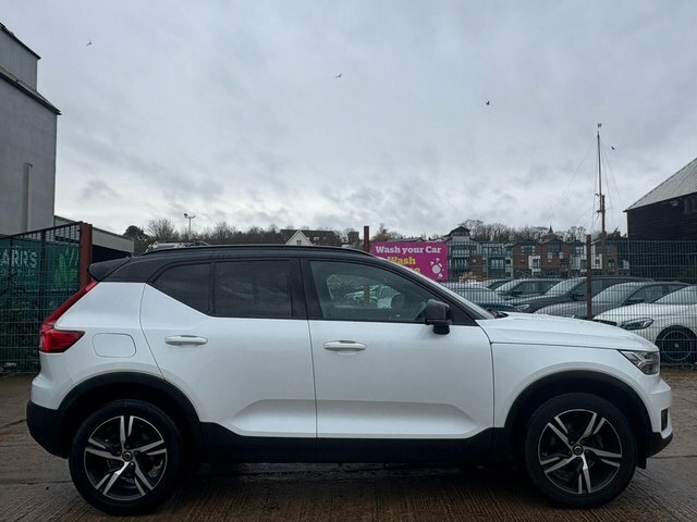 Volvo XC40 1.5 T3 R-design Euro 6 S S YN68OXK White #3