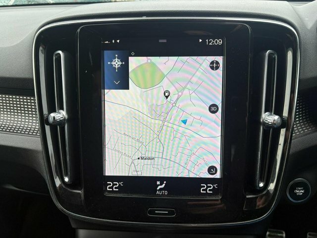 Volvo XC40 1.5 T3 R-design Euro 6 S S YN68OXK White #2