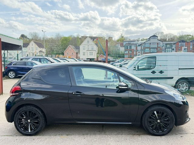 Peugeot 208 1.2 Puretech Black Edition Euro 6 LX18KWE Black #2