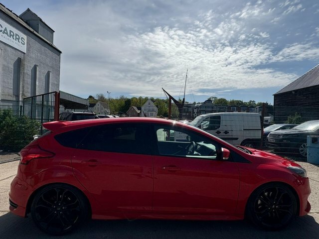Ford Focus 2.0T Ecoboost St-2 Euro 6 S S EK66BWD Red #2