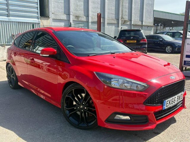 Ford Focus 2.0T Ecoboost St-2 Euro 6 S S Red