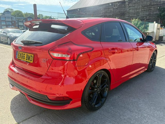 Ford Focus 2.0T Ecoboost St-2 Euro 6 S S EK66BWD Red #3