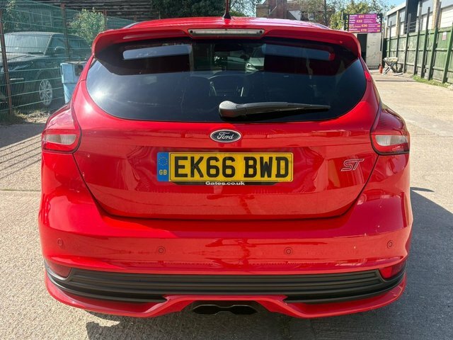 Ford Focus 2.0T Ecoboost St-2 Euro 6 S S EK66BWD Red #4