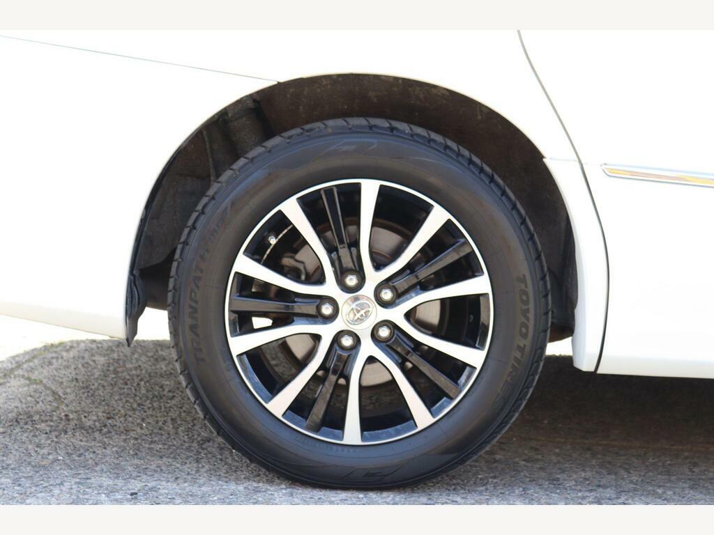 Toyota Estima 2.4 5dr Gold #31
