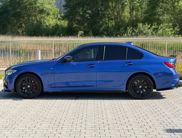 BMW 3 Series 330E 12Kwh M Sport MT69SZG Blue #4