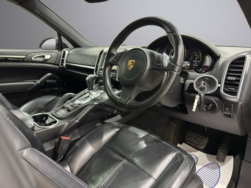 Porsche Cayenne 3L Null LG63YTW Black #2