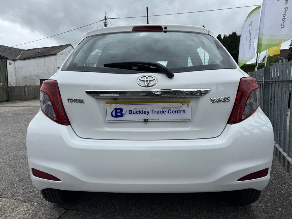 Toyota Yaris Hatchback 1.0 Vvt-i Tr Euro 5 201313 White #4