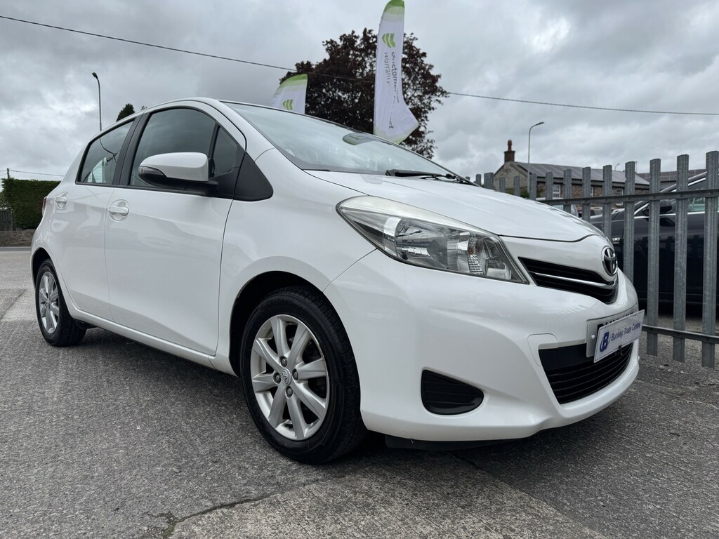 Toyota Yaris Hatchback 1.0 Vvt-i Tr Euro 5 201313 White #5