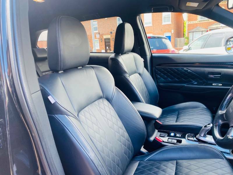 Mitsubishi Outlander 2.4 Phev Exceed - 2020 20 Black #3