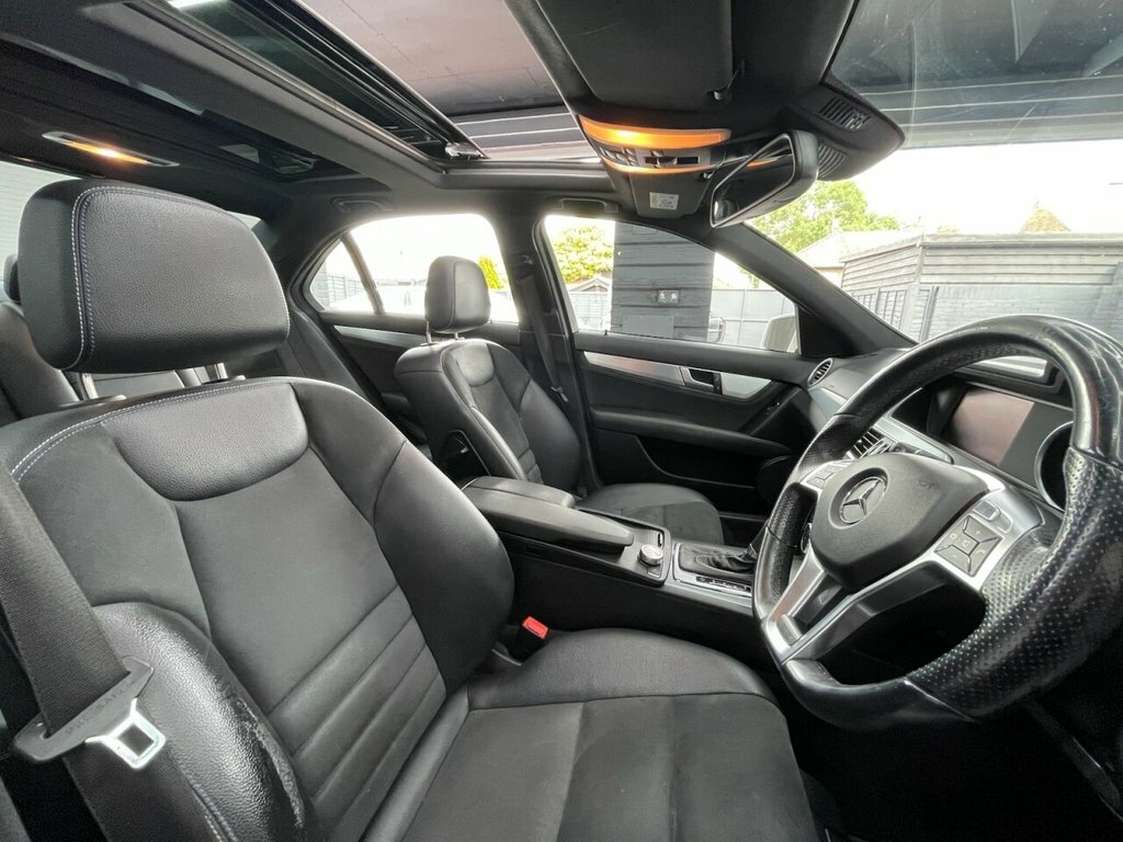 Mercedes-Benz C Class 2.1L Amg Sport Edition WA14RZV White #4