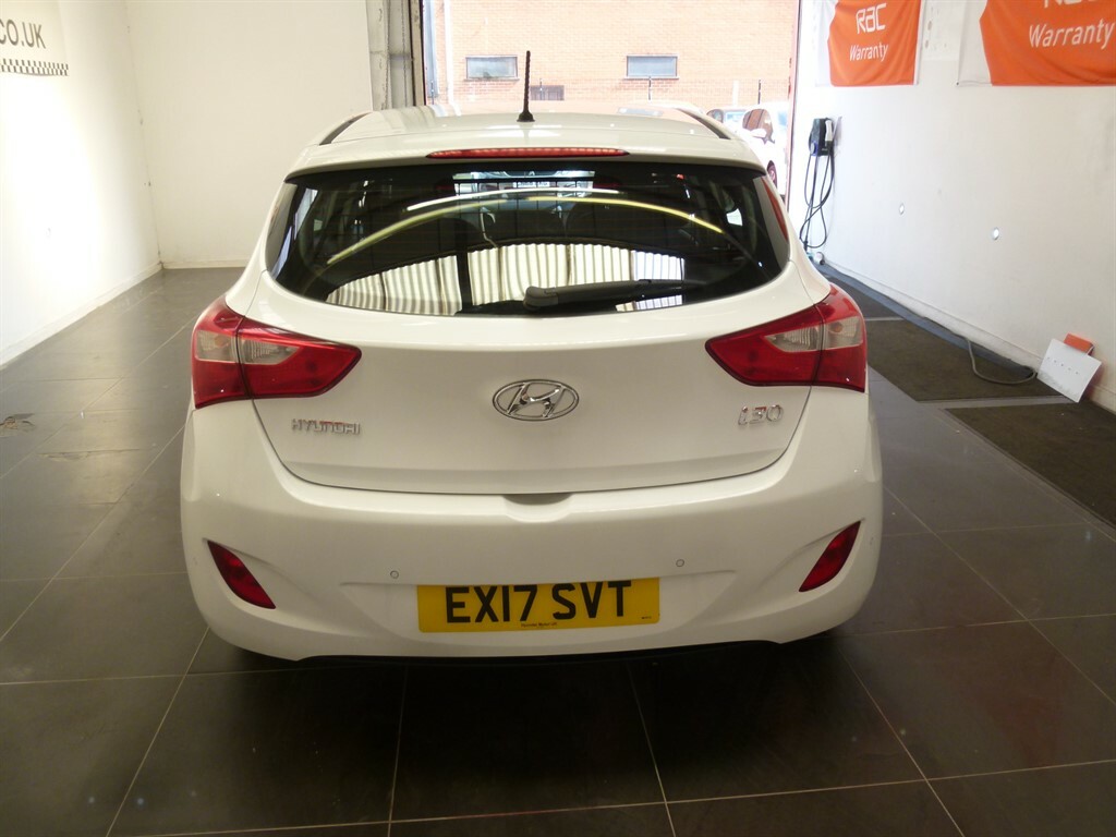 Hyundai I30 Crdi Se Blue Drive White #6