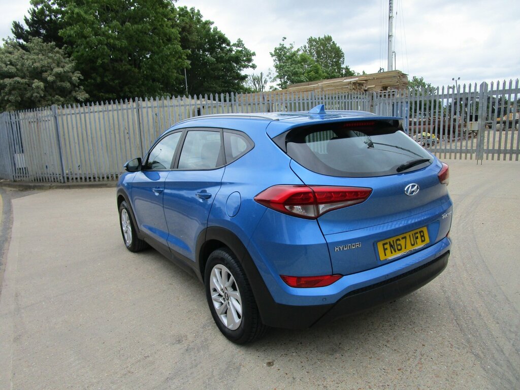 Hyundai Tucson 1.7 Crdi Blue Drive Se Nav Suv E FN67UFB Blue #2
