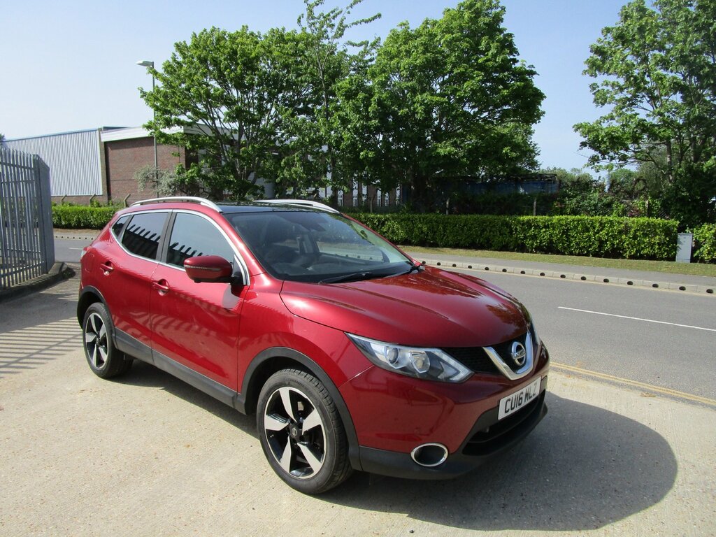 Nissan Qashqai 1.5 Dci N-connecta Suv 2Wd Euro Red