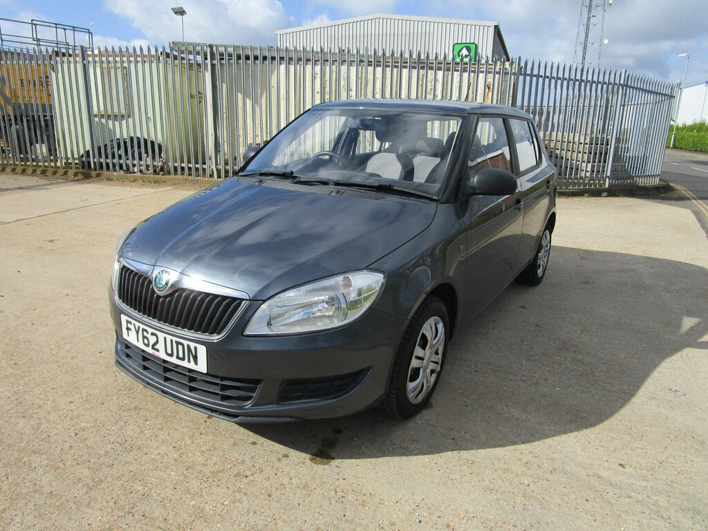 Skoda Fabia 1.6 Tdi S Hatchback Euro 5 90 P FY62UDN Grey #3