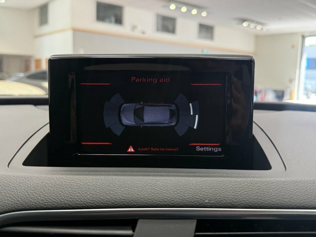 Audi Q3 2L Black Edition SM17EBV White #2