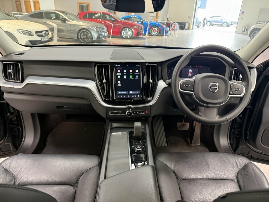 Volvo XC60 2L Momentum KX22HYA Black #3