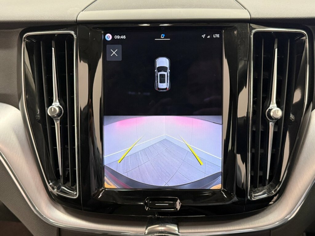 Volvo XC60 2L Momentum KX22HYA Black #2