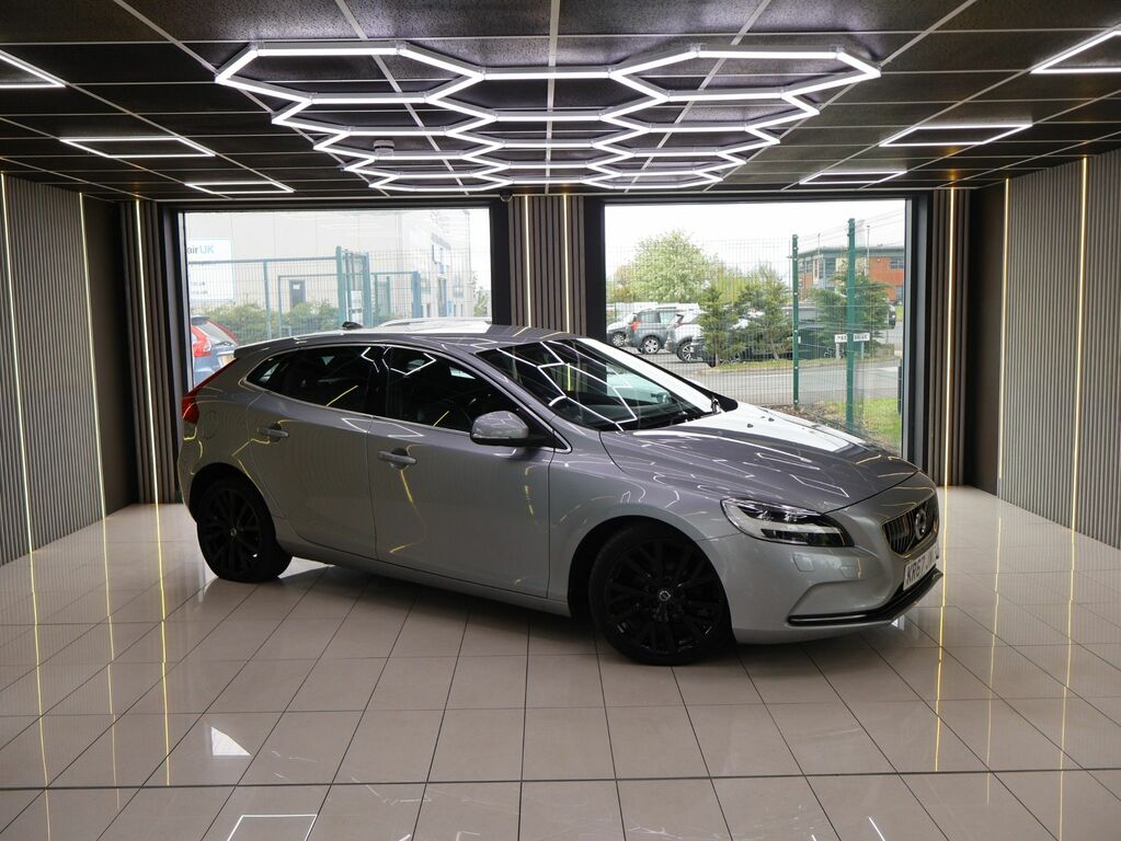 Volvo V40 2017 2.0 D2 Inscription Hatchback Manua Silver