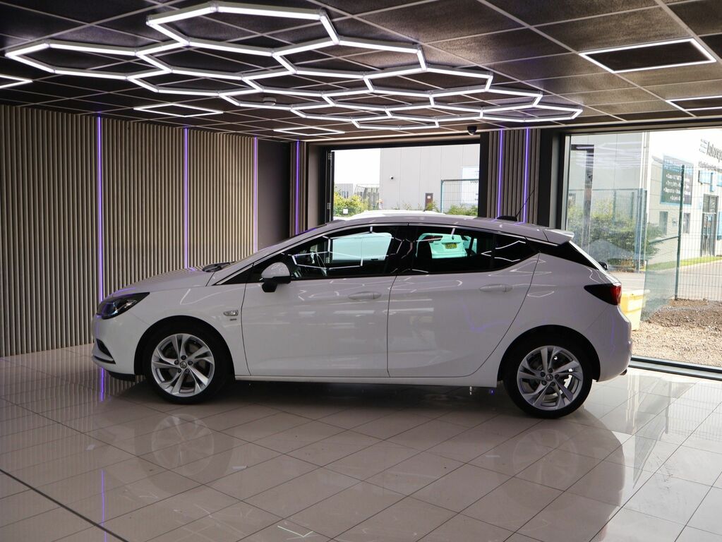 Vauxhall Astra 2017 1.6I Turbo Sri Hatchback Eu White #3
