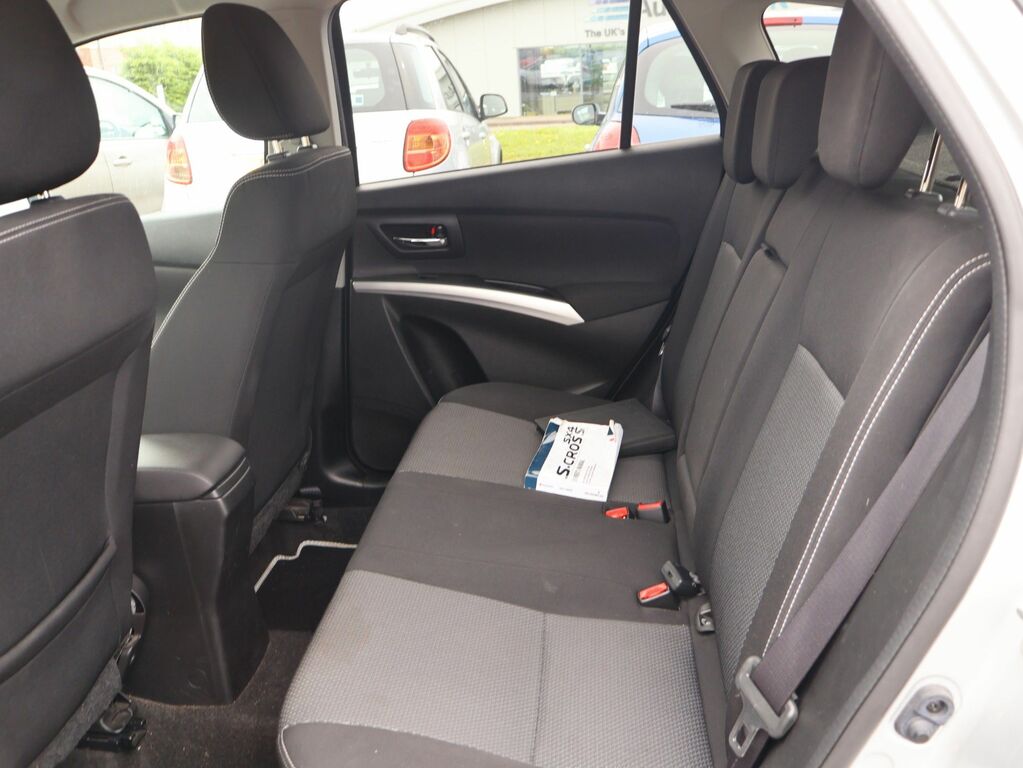 Suzuki SX4 S Cross Suv White #14