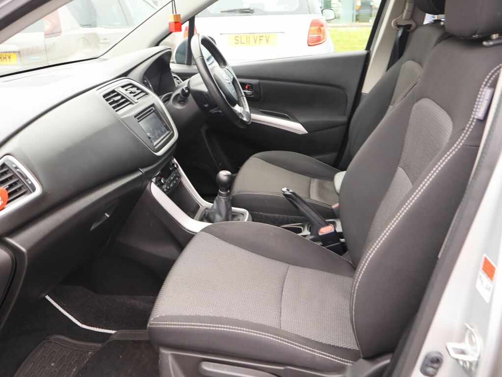 Suzuki SX4 S Cross Suv White #11