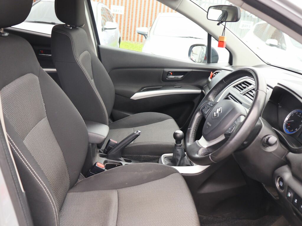 Suzuki SX4 S Cross Suv White #16