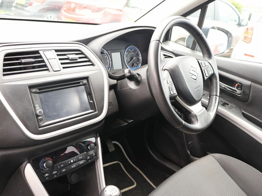 Suzuki SX4 S Cross Suv White #12