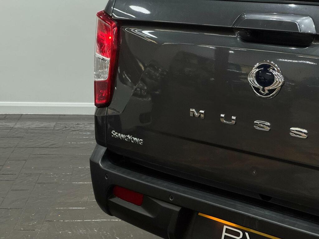 SsangYong Musso Pickup White #14