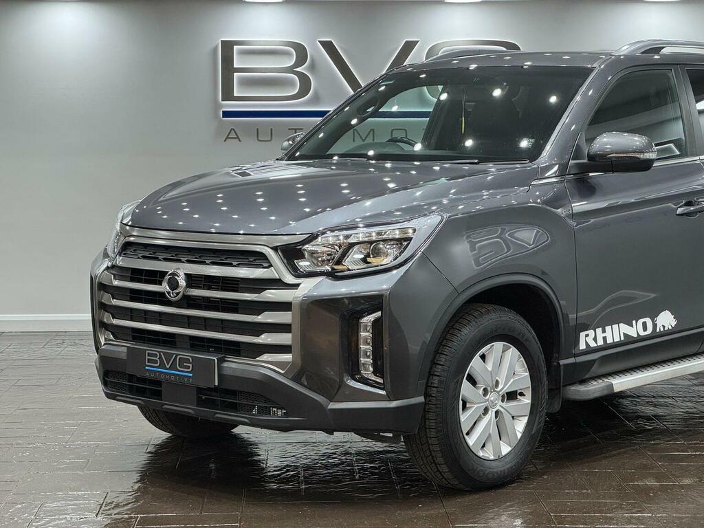 SsangYong Musso Pickup White #8