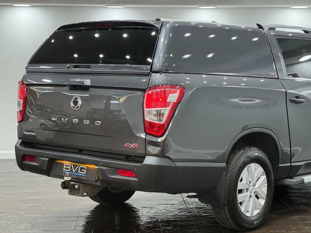 SsangYong Musso Pickup White #13