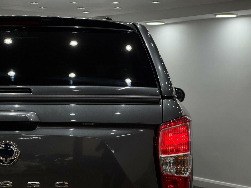 SsangYong Musso Pickup White #15