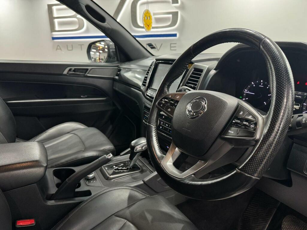 SsangYong Musso Pickup White #20