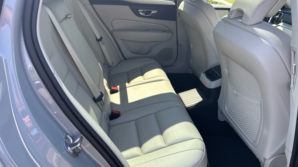 Volvo V60 Ultra T8 Awd Plug-in Hybrid Dark Grey #6