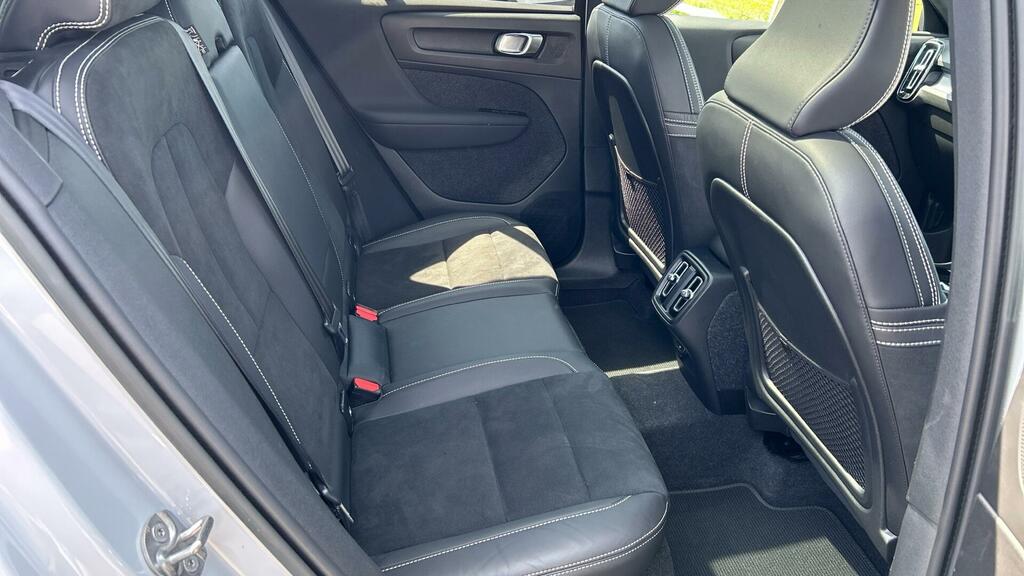 Volvo XC40 R-design T3 Panoramic Sunroof Super Low Silver #6