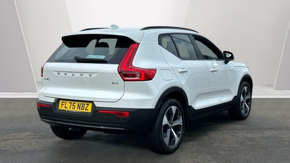 Volvo XC40 B4 Plus Dark Mhev 2026 Model Climate Pack Led Lig FL75NBZ White #2
