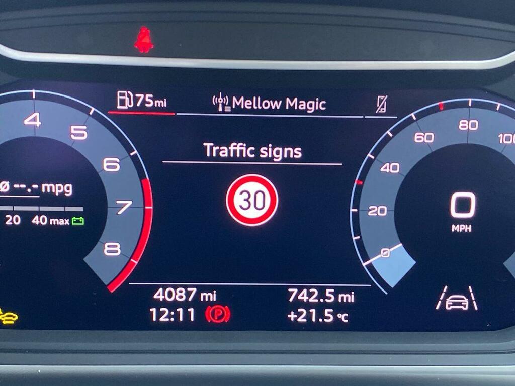 Audi A1 Sport 25 Tfsi 95 Ps 5-Speed GX75UJL White #4