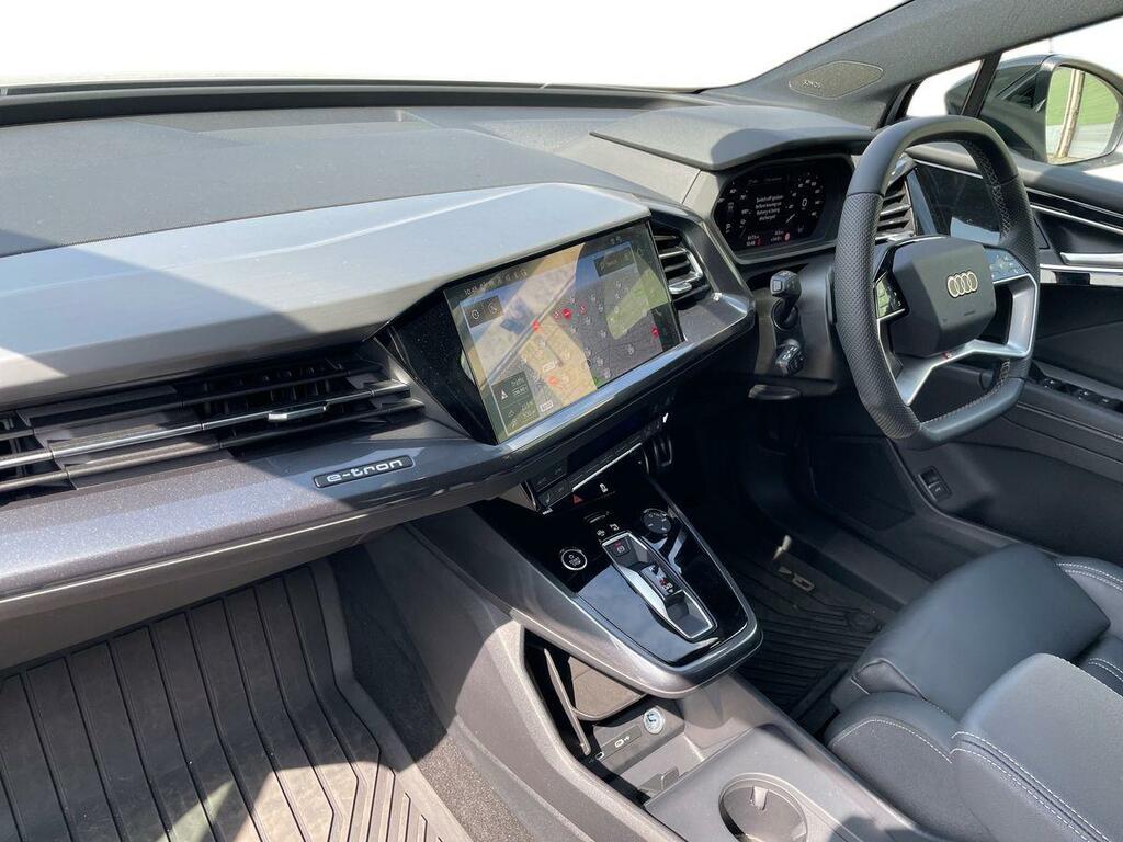 Audi Q4 E Tron Q4 Black Edition 55 E-tron Quattro 25000 Kw GV25LUF White #2