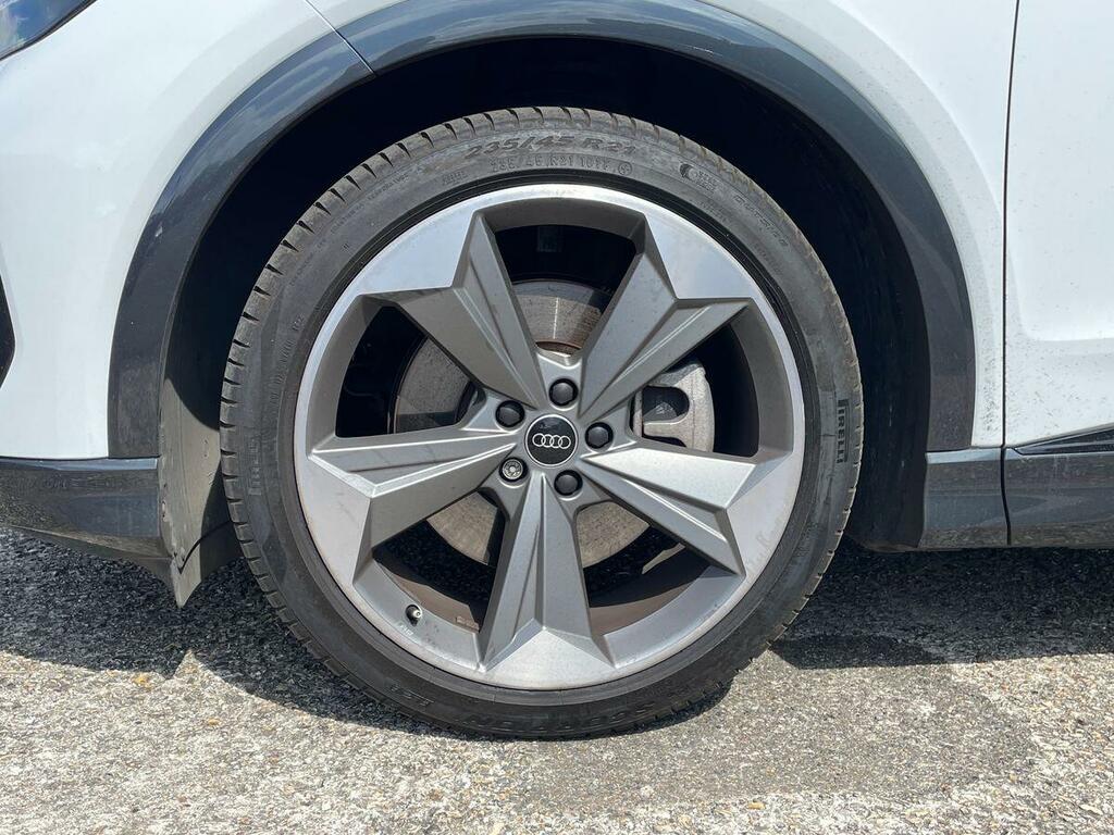 Audi Q4 E Tron Q4 Black Edition 55 E-tron Quattro 25000 Kw GV25LUF White #5